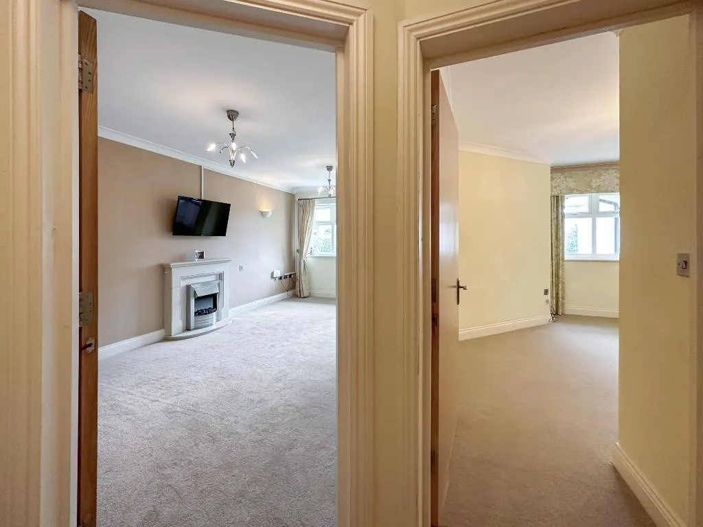 Limpsfield Road, Warlingham, photo 2