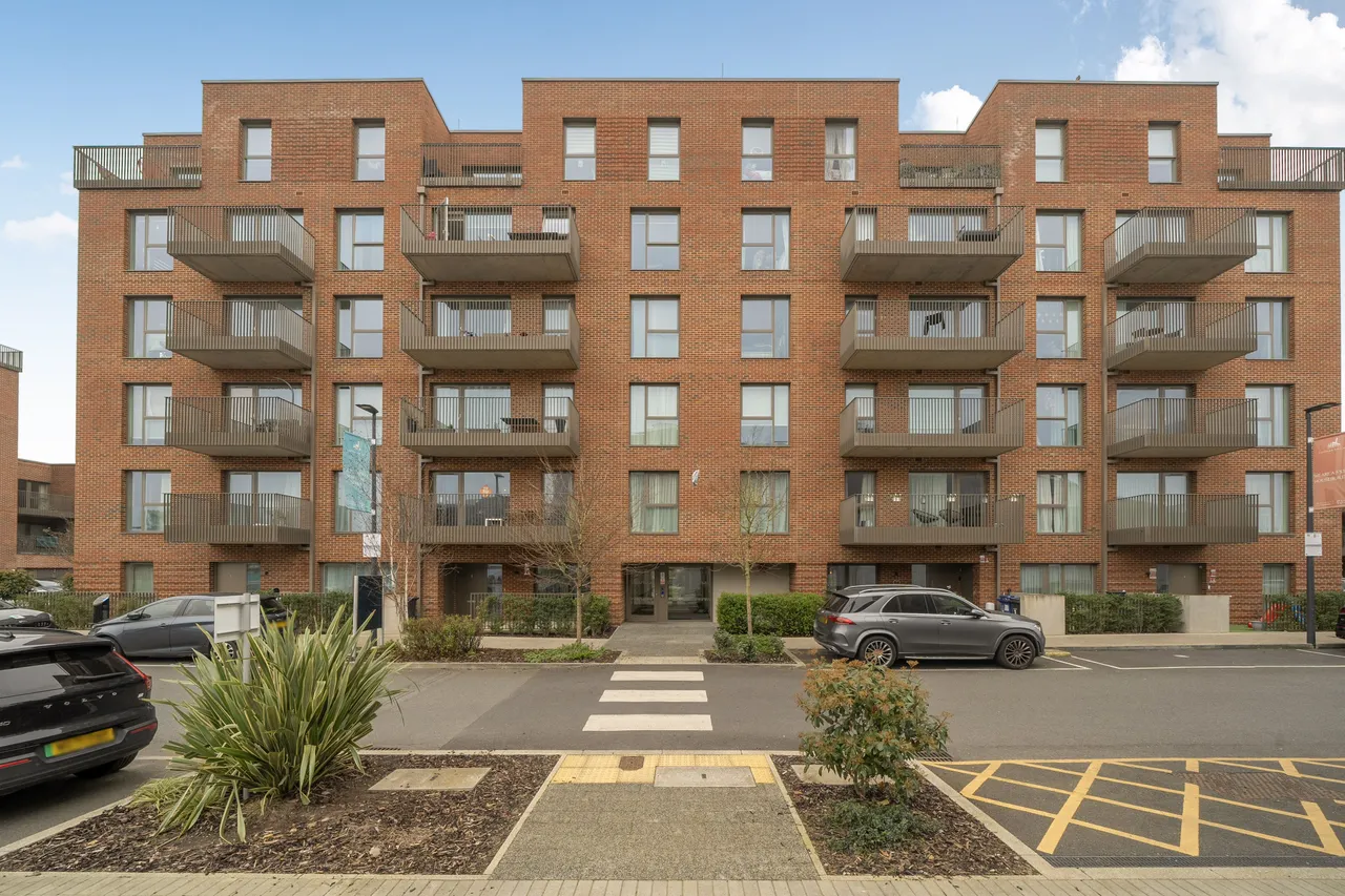 2 bed flat for sale — Flat 41, Hazeview Apartments, Hargrave Drive, Harrow
