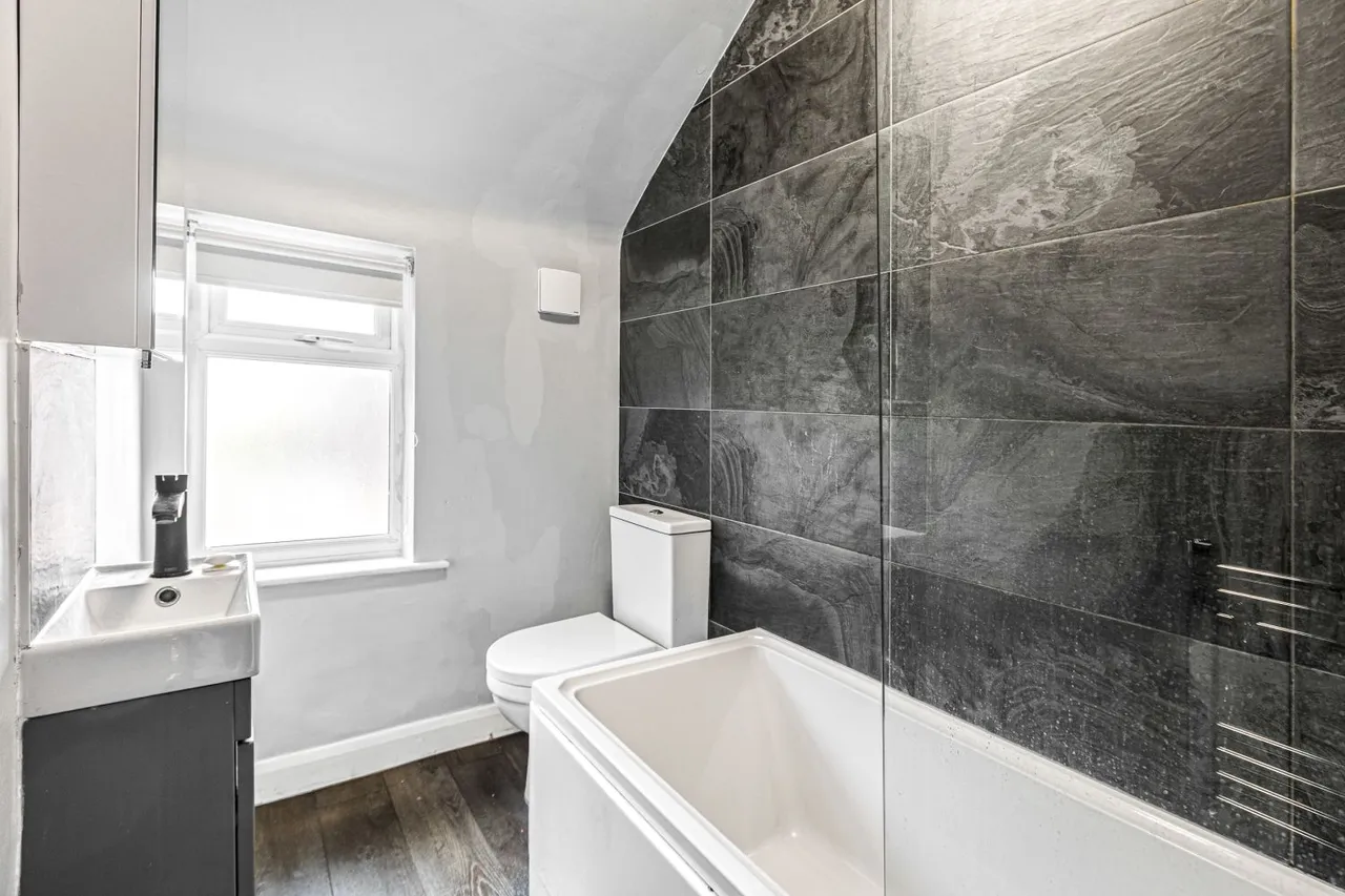 Curzon Avenue, Wigston, LE18, photo 6