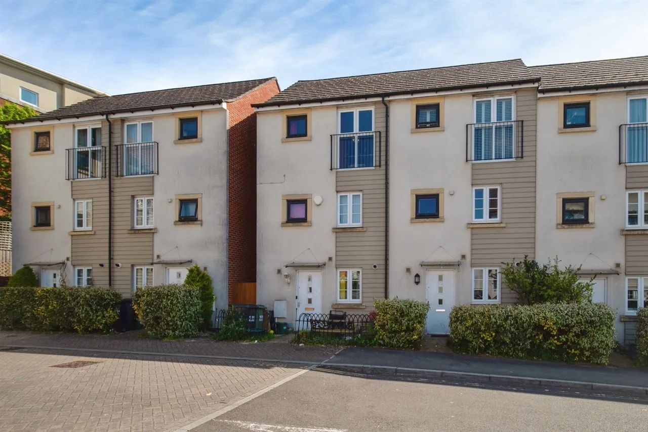 3 bed house for sale — Sinclair Drive, Basingstoke