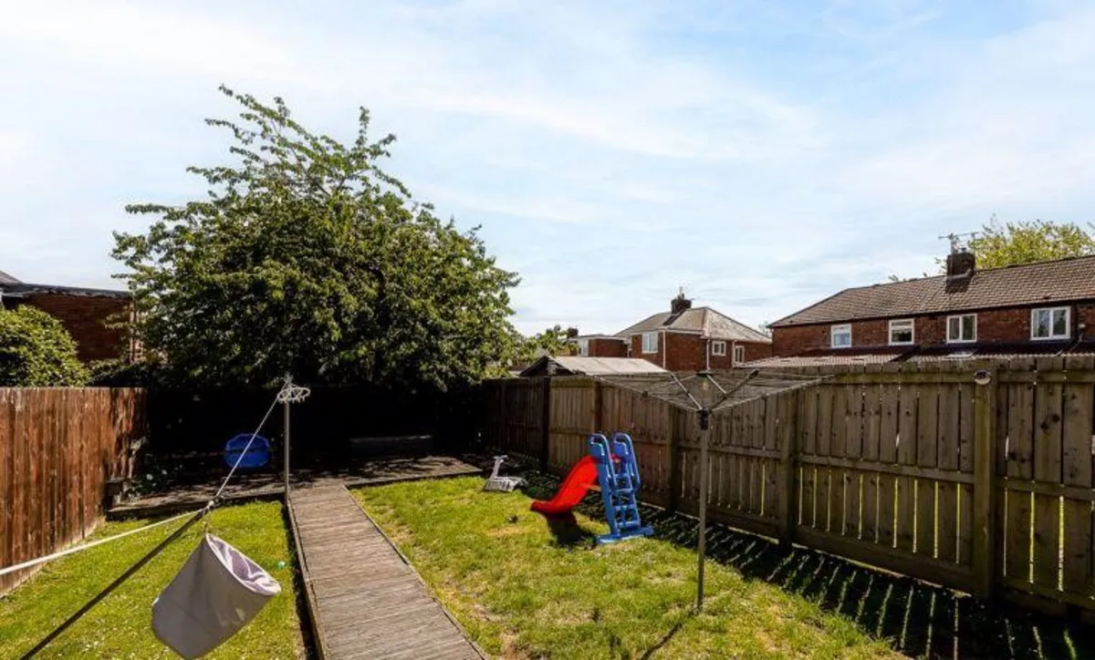 Jarrow, NE32, photo 13