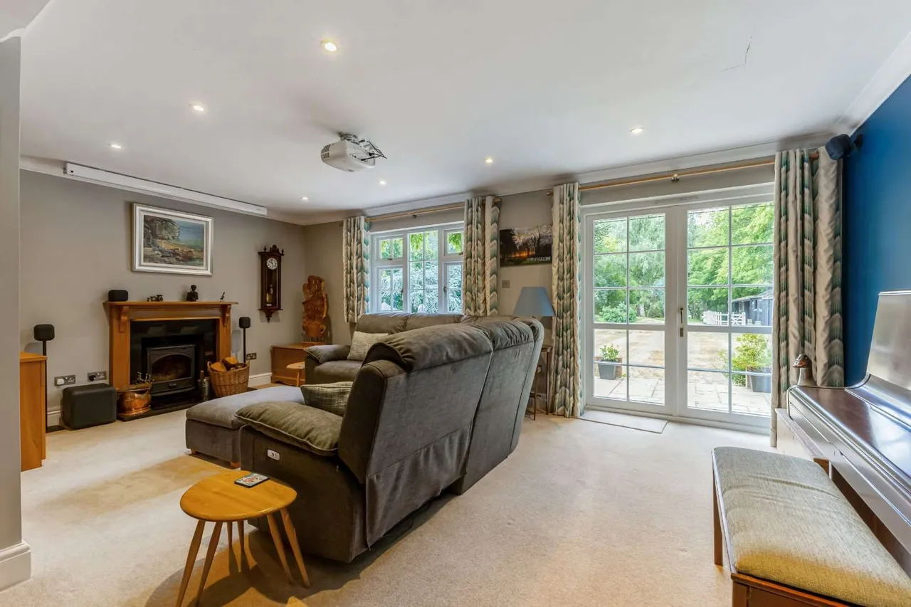 Nottingham Road, Heronsgate, Rickmansworth, Hertfordshire, WD3 5DN, photo 6