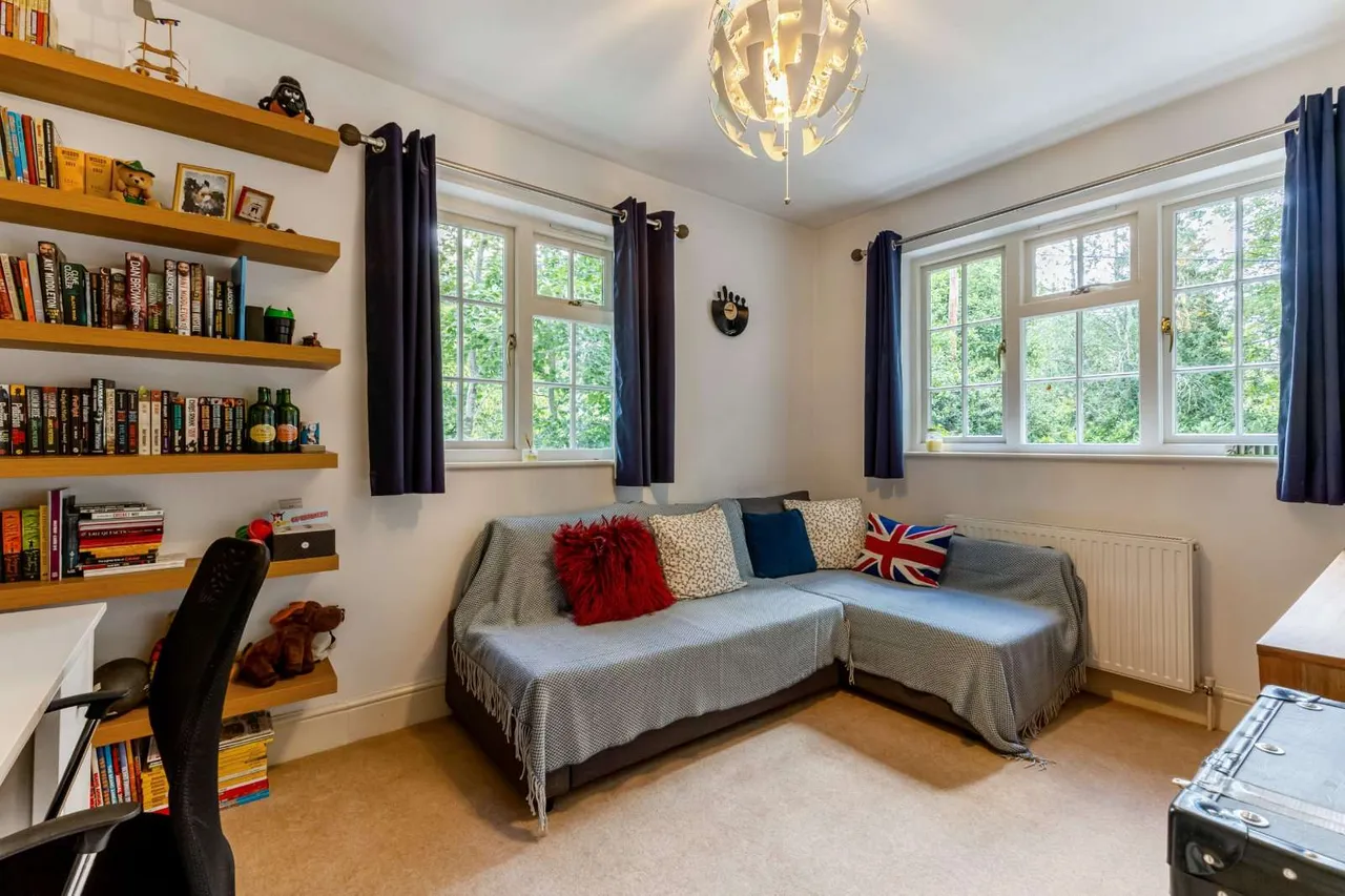 Nottingham Road, Heronsgate, Rickmansworth, Hertfordshire, WD3 5DN, photo 8
