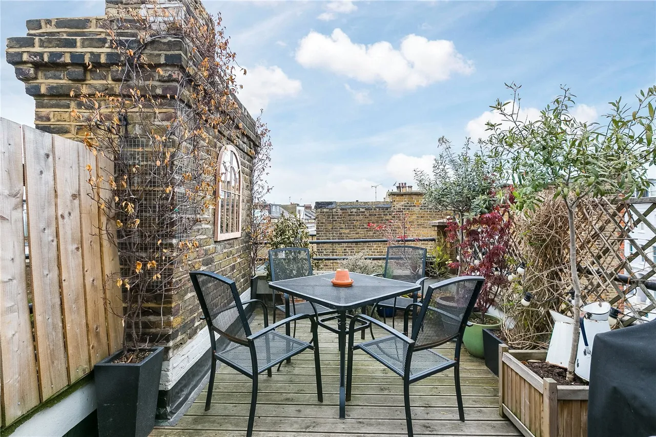 2 bed flat to rent, Fulham Road, Fulham, SW6