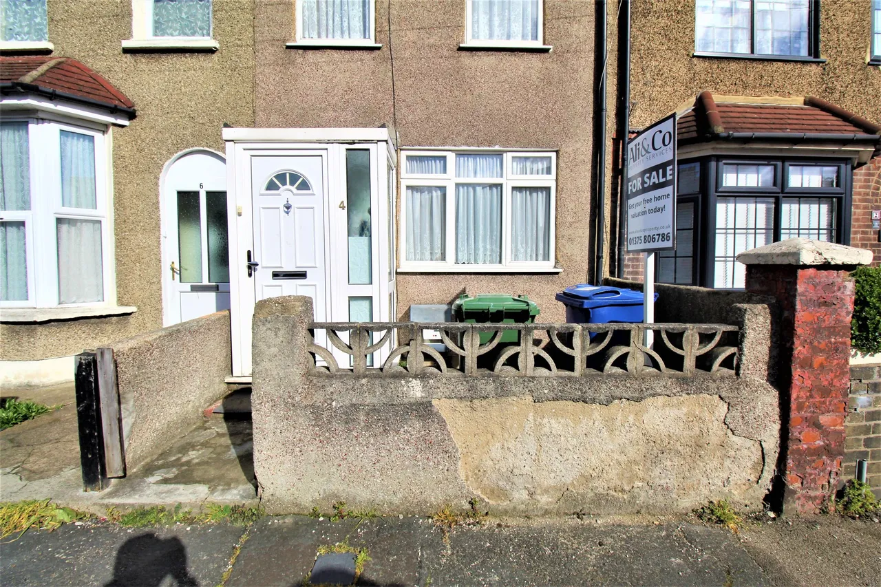 Rosebery Road, Grays, Essex, RM17 5YT, photo 2
