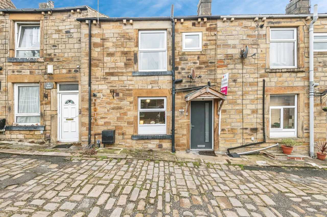 2 bed house for sale, Beaumont Place, Batley, WF17