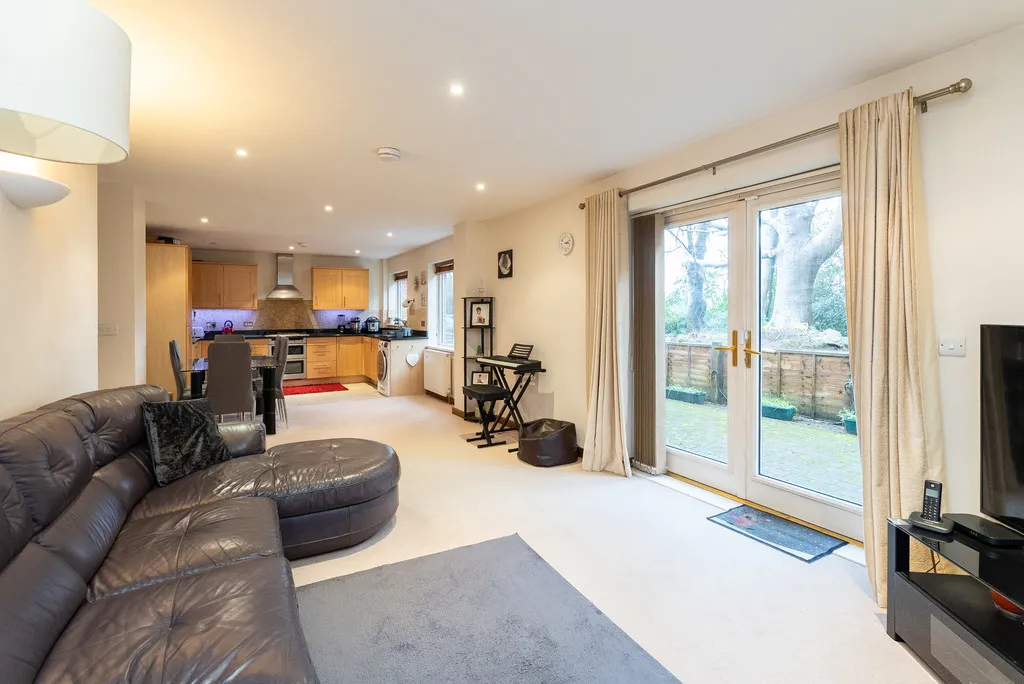 2 bed flat for sale, Tower Hill Road, Dorking, RH4