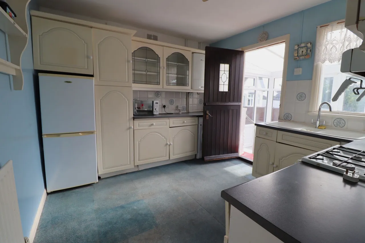 Highfield Crescent, Rayleigh, SS6, photo 3