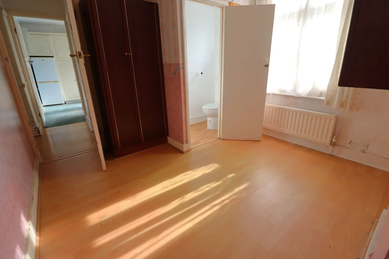 Highfield Crescent, Rayleigh, SS6, photo 9