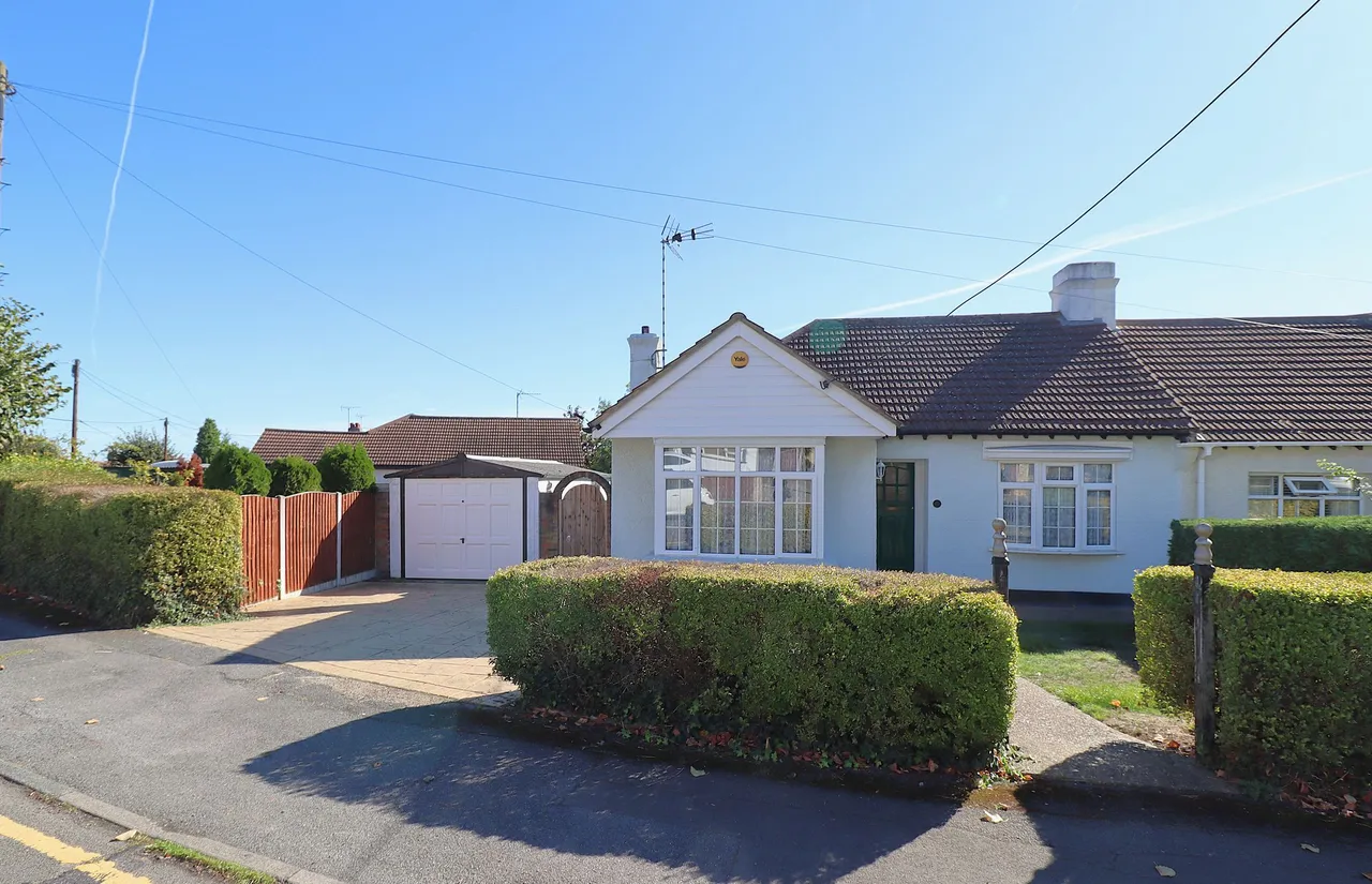 2 bed house for sale, Highfield Crescent, Rayleigh, SS6