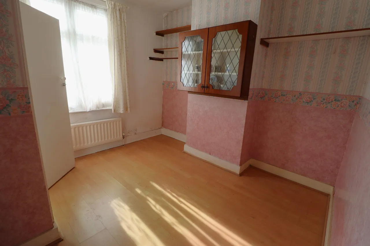 Highfield Crescent, Rayleigh, SS6, photo 10