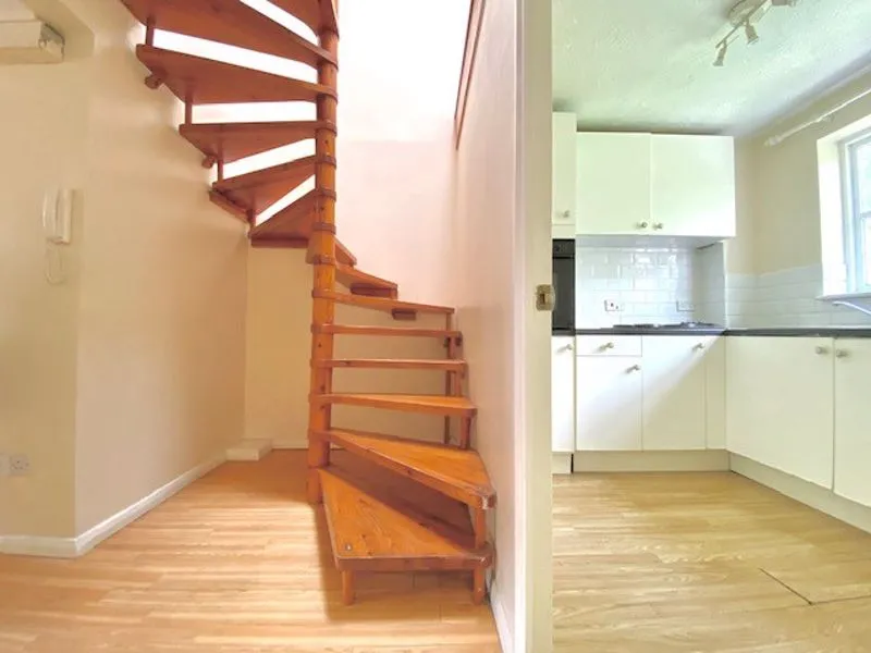 Bushwood Drive, London SE1 5RE, photo 2