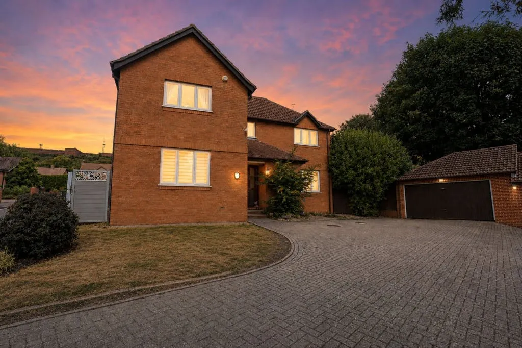 5 bed house for sale — Islay Gardens, Portsmouth, PO6