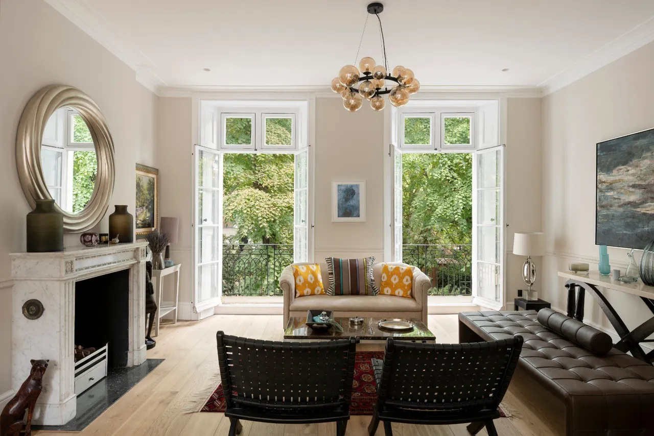 4 bed property for sale — Brompton Square, London, SW3 2AA