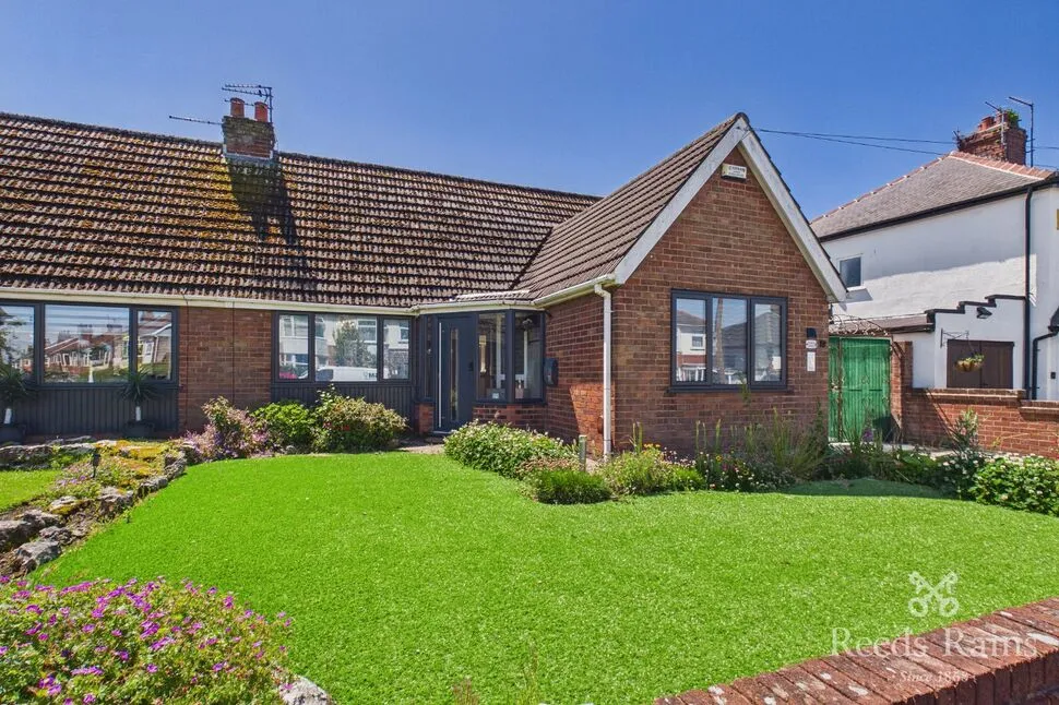 2 bed house for sale — Whitemoss Avenue, Blackpool, Lancashire, FY3