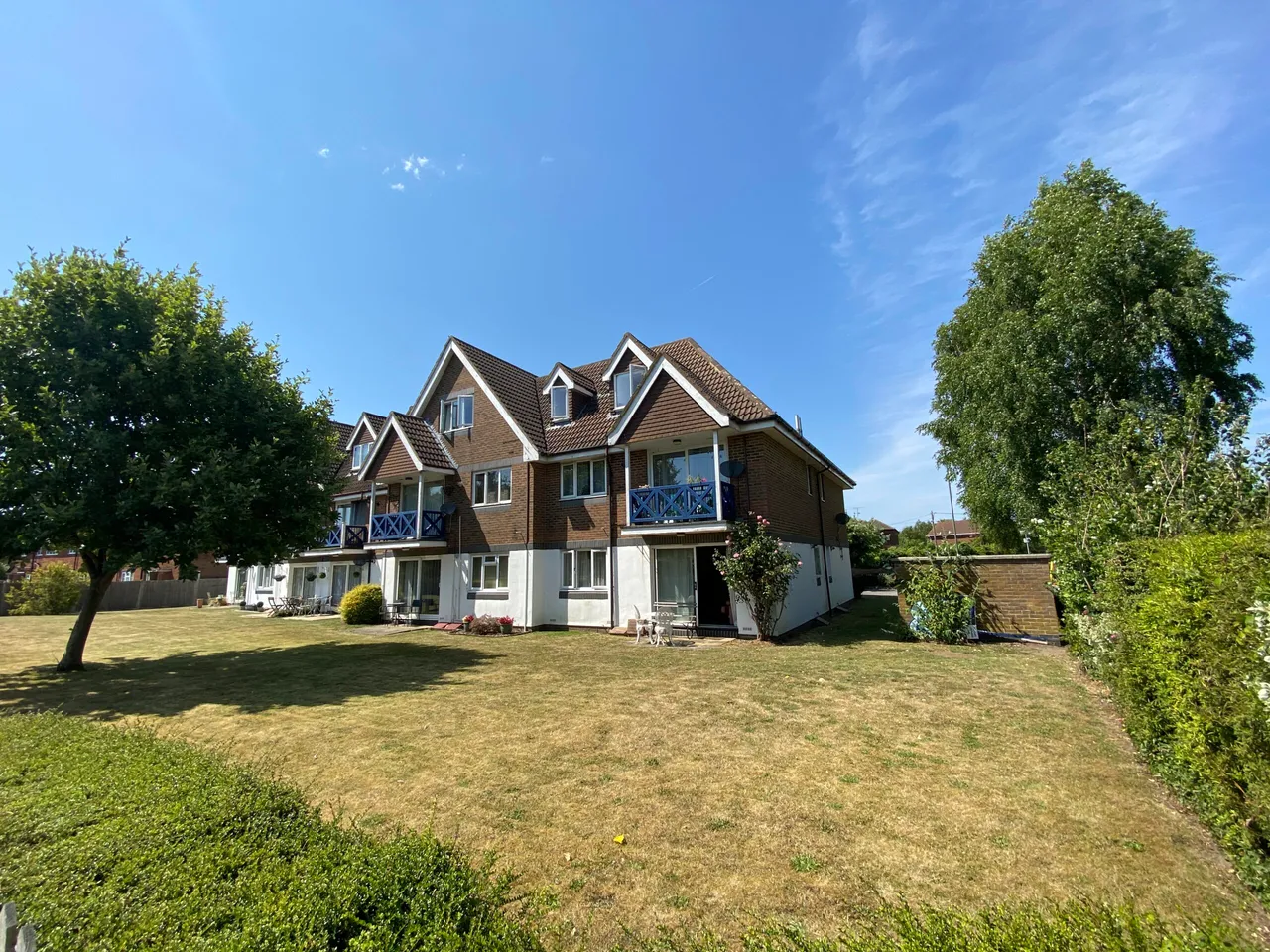 2 bed flat to rent — New Poplars Court, Ash Street, Aldershot, GU12 6LH
