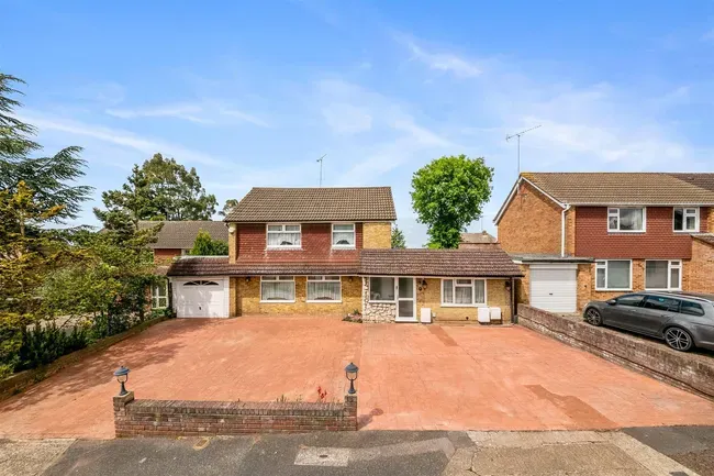 4 bed property for sale — Beacon Close, Uxbridge