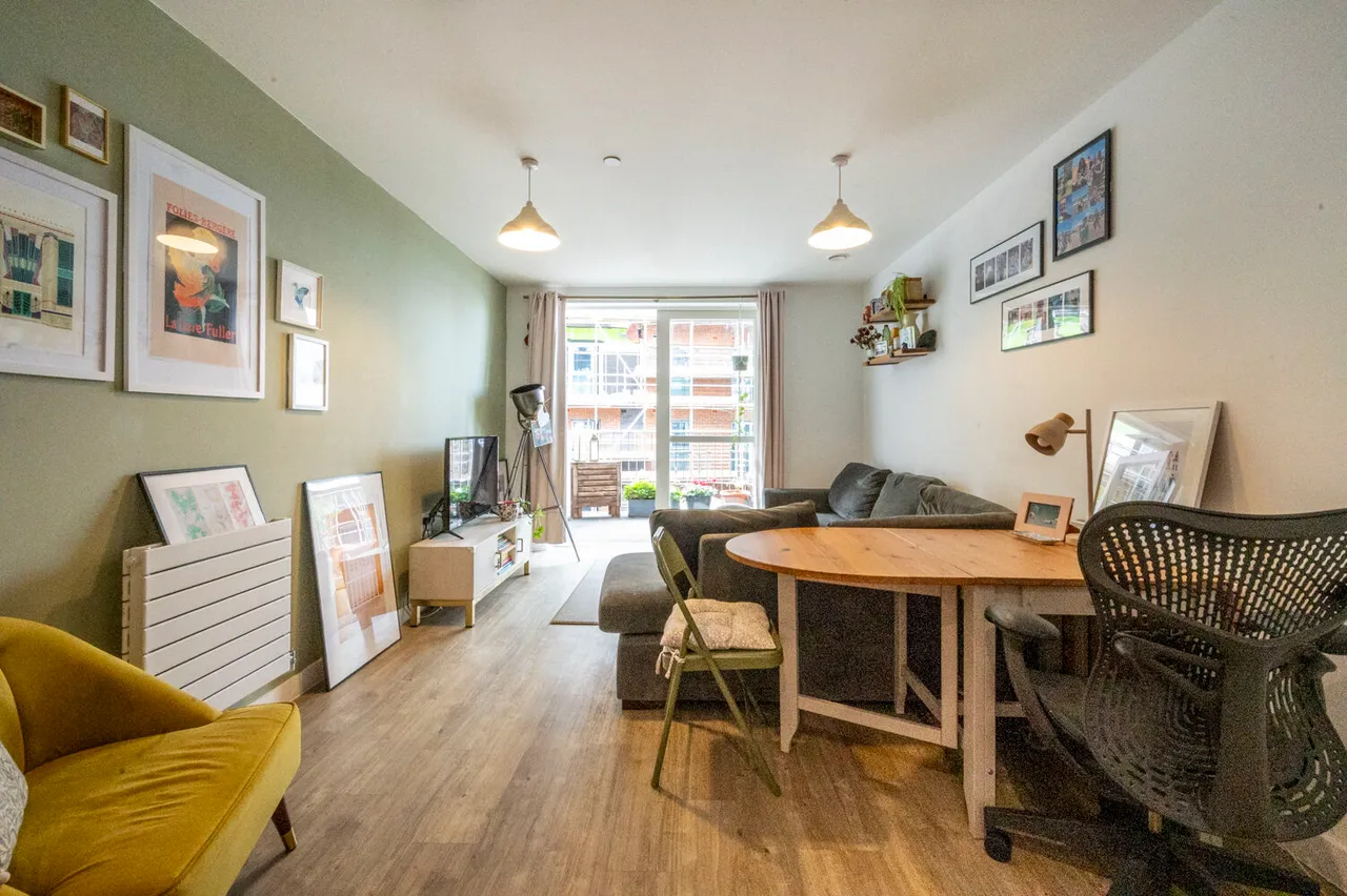 2 bed flat for sale, London, E17