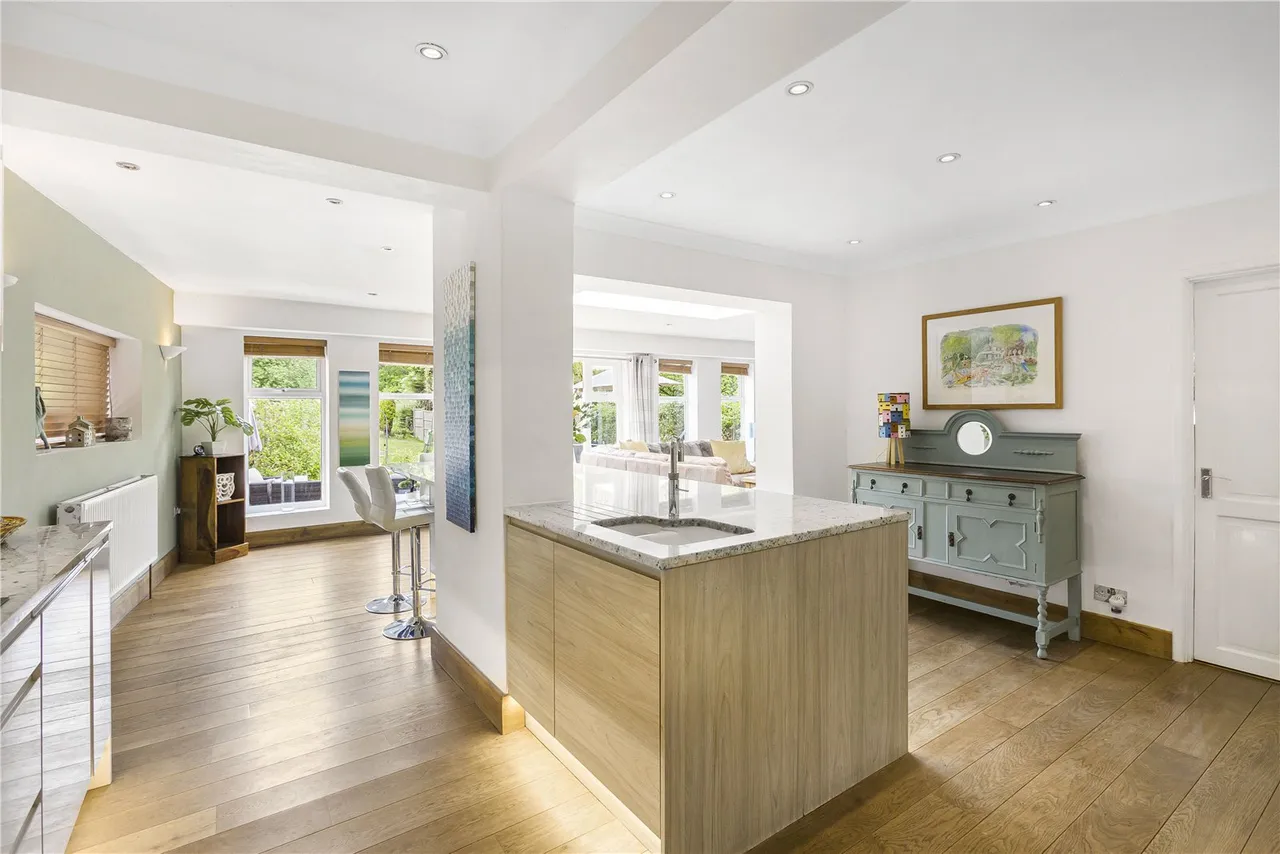 Bluebridge Road, Brookmans Park, Hertfordshire, AL9 7SA, photo 9