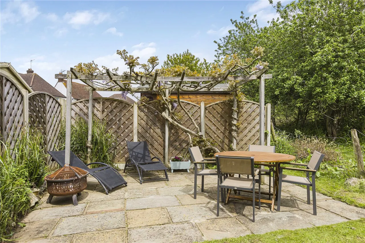 Bluebridge Road, Brookmans Park, Hertfordshire, AL9 7SA, photo 16