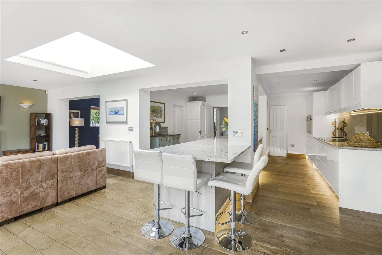 Bluebridge Road, Brookmans Park, Hertfordshire, AL9 7SA, photo 10