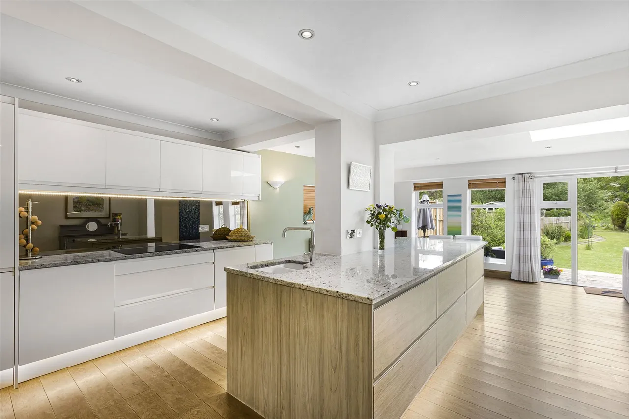 Bluebridge Road, Brookmans Park, Hertfordshire, AL9 7SA, photo 4