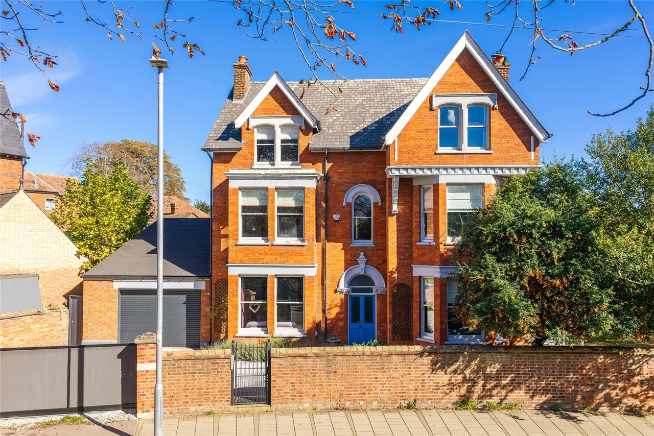 6 bed property for sale, Rothsay Road, Bedford, MK40