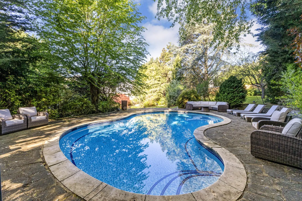 5 bed house for sale — Spring Lake, Stanmore, HA7