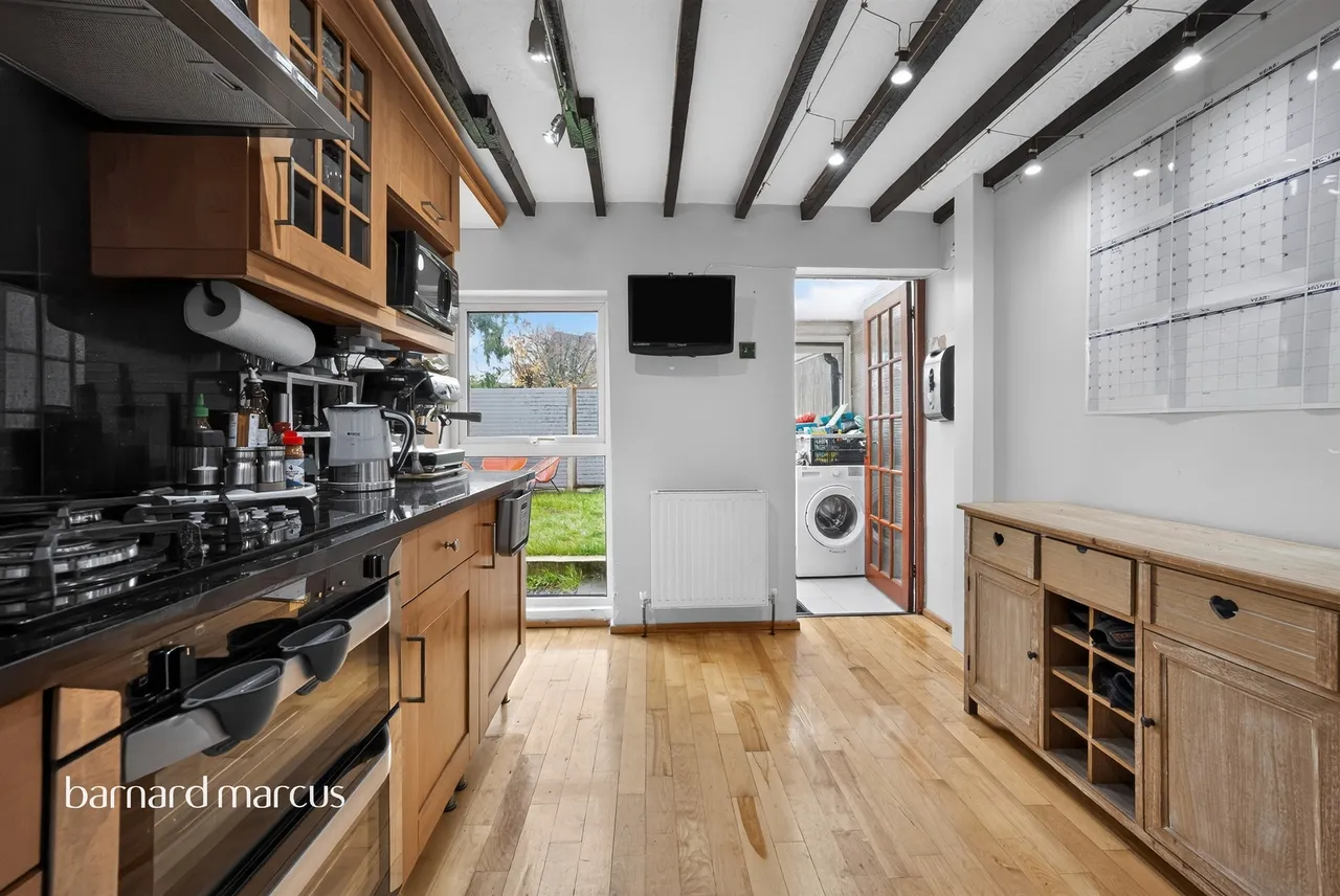 4 bed house to rent — Sylverdale Road, CROYDON