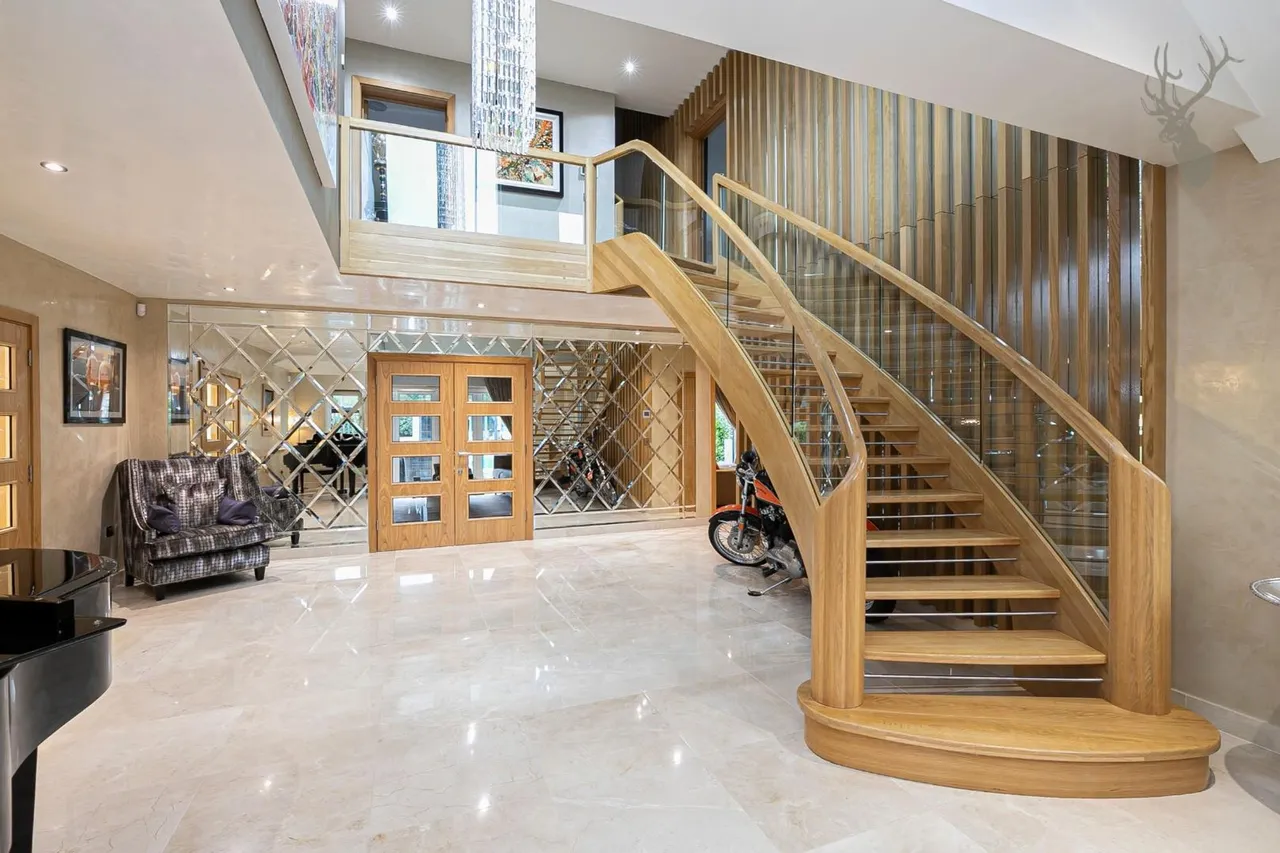 Woodman Lane, London, E4, photo 3