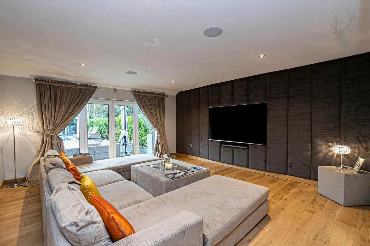 Woodman Lane, London, E4, photo 5