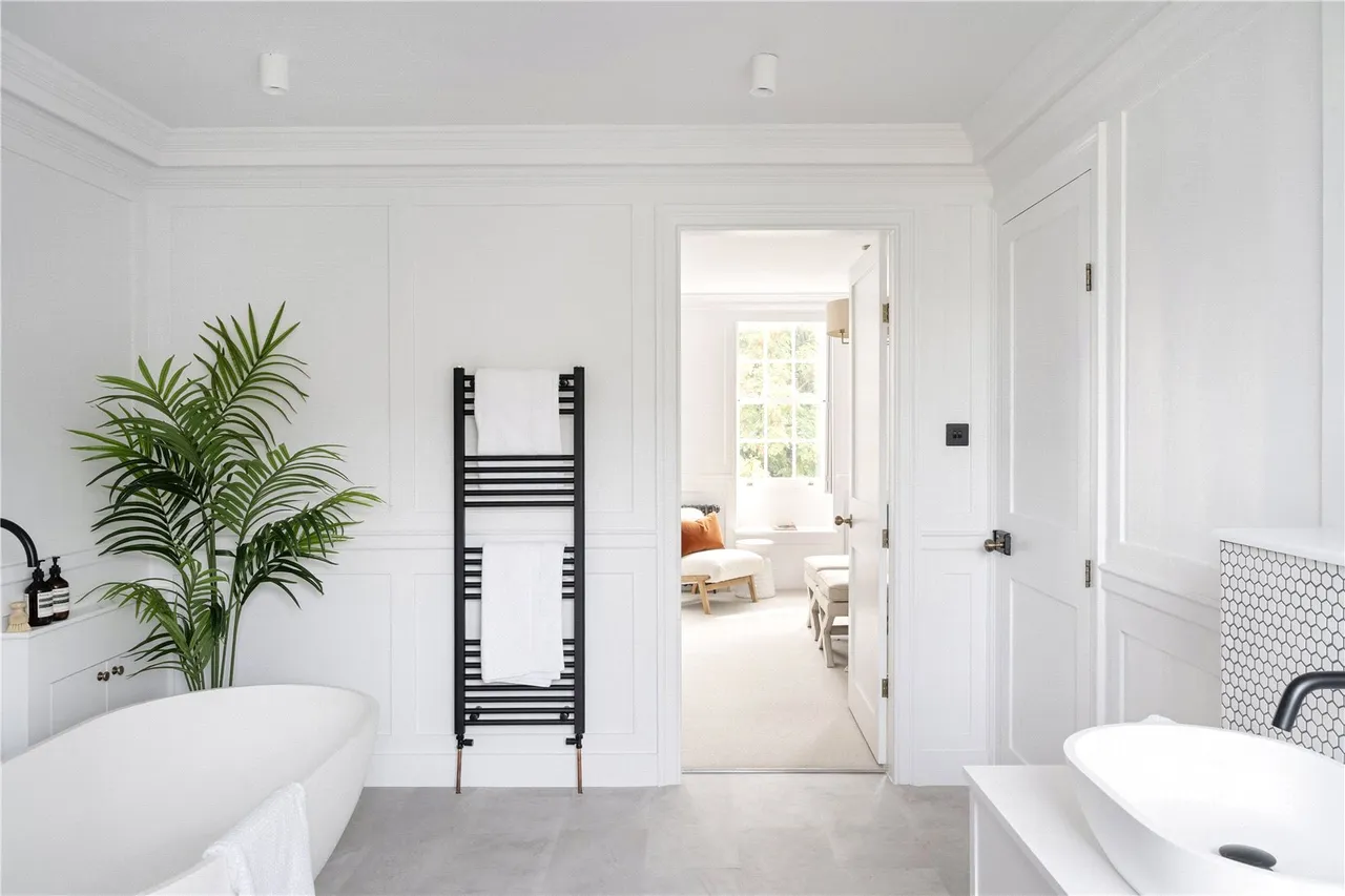 Chiswick Lane South, London, W4, photo 28