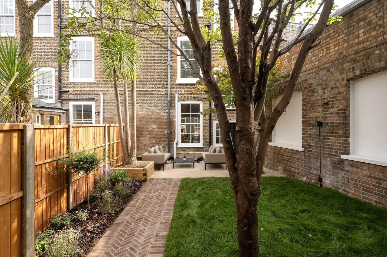 Chiswick Lane South, London, W4, photo 31