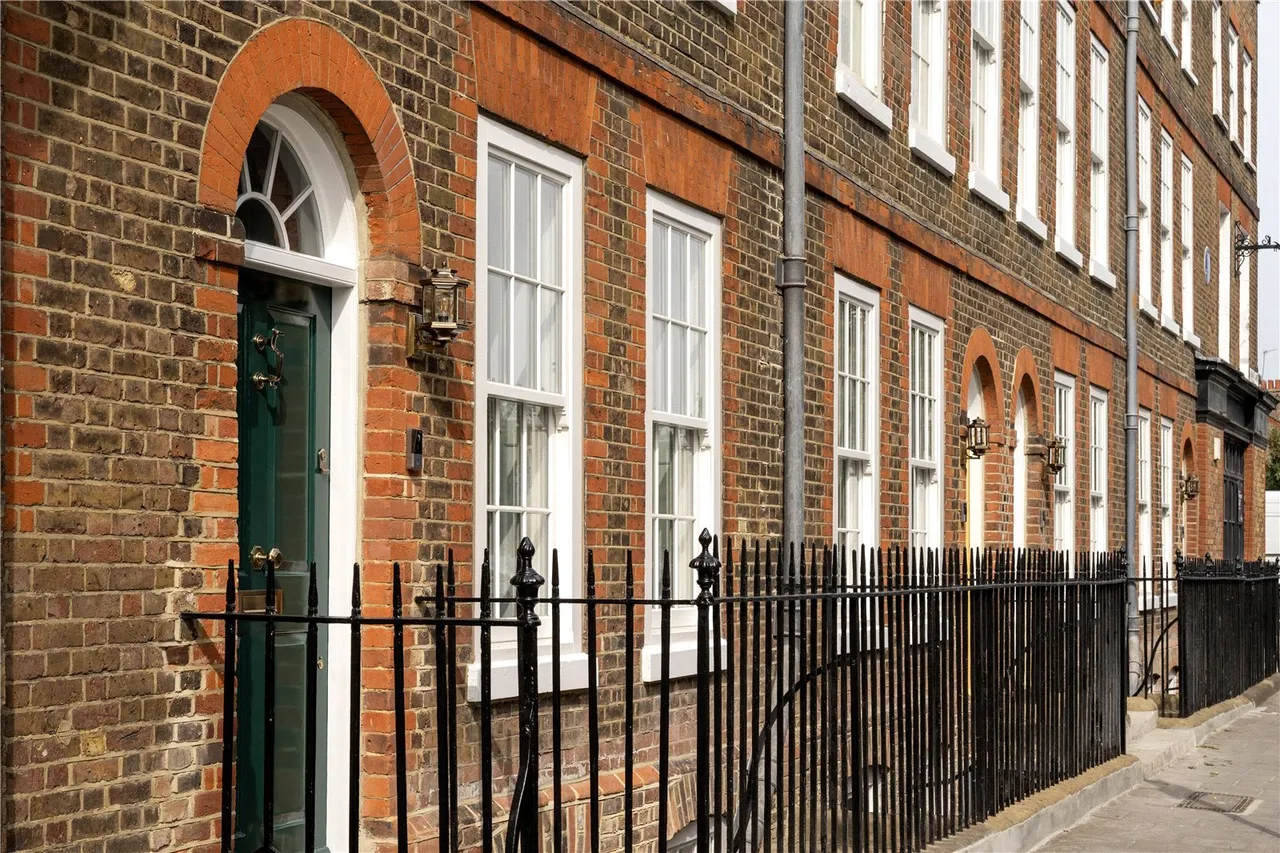 Chiswick Lane South, London, W4, photo 32