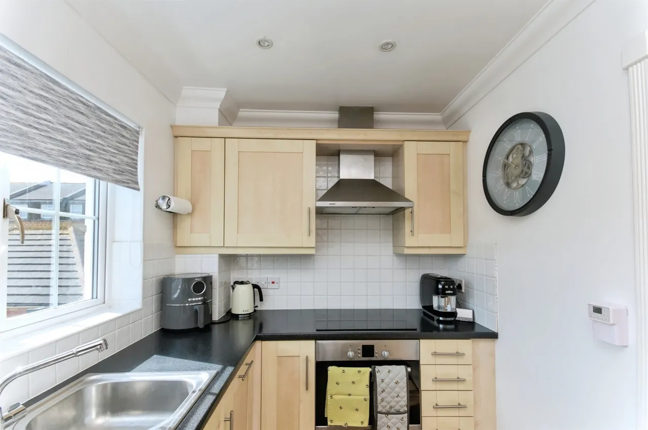 Golden Gate Way, Eastbourne, photo 11