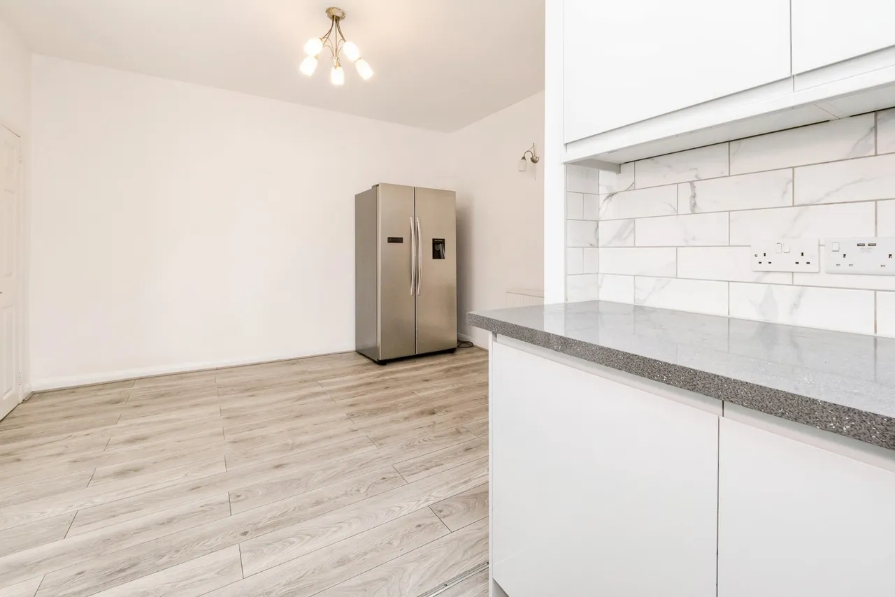 Bridge Road, East Ham, London, E6, photo 7