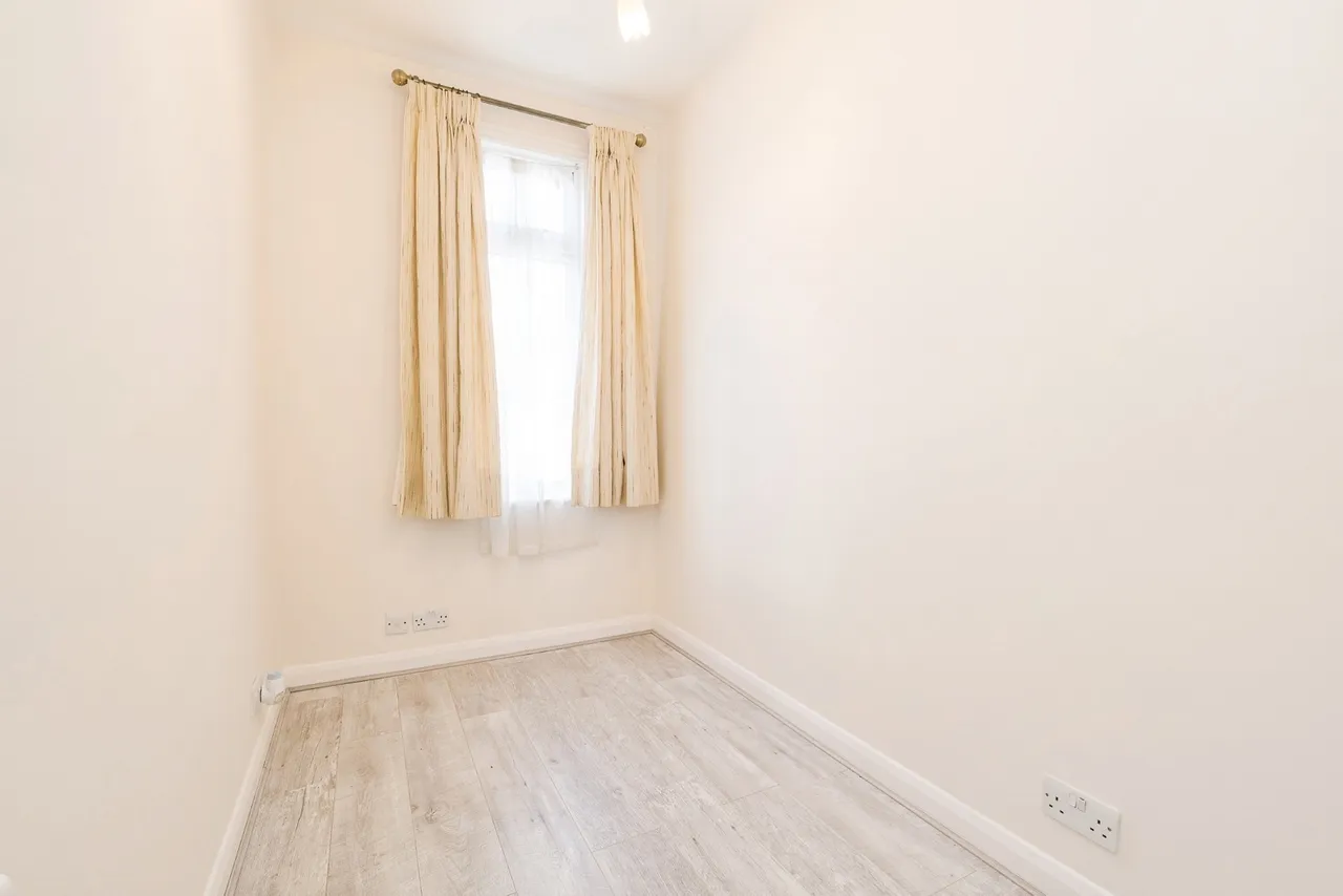 Bridge Road, East Ham, London, E6, photo 16