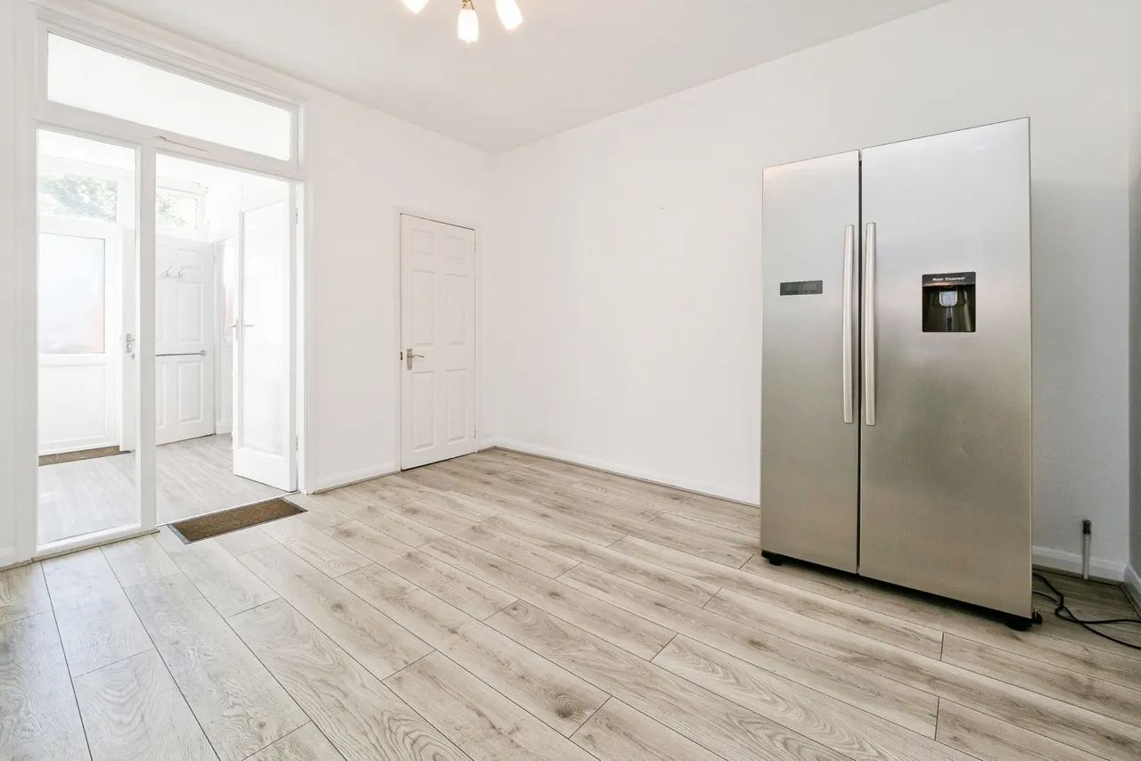 Bridge Road, East Ham, London, E6, photo 6