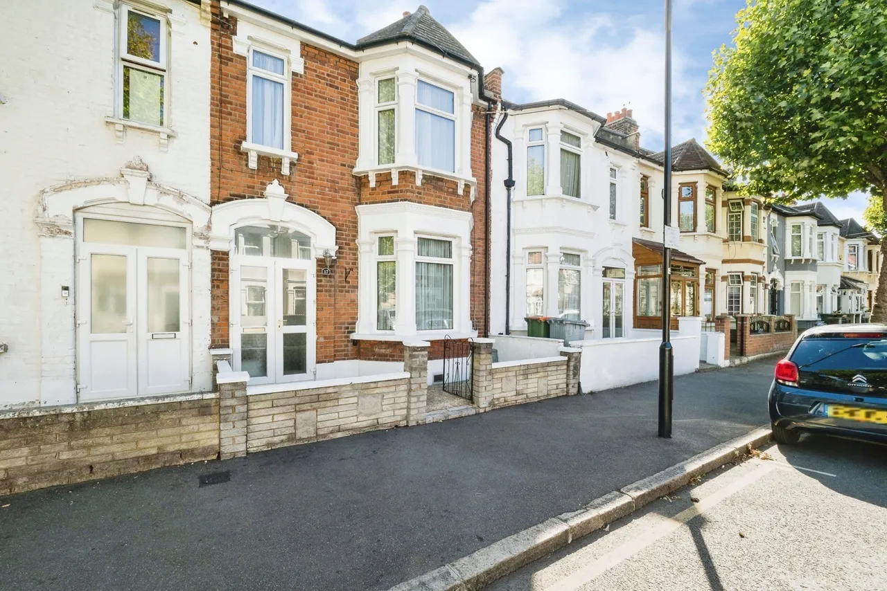 Bridge Road, East Ham, London, E6, photo 22