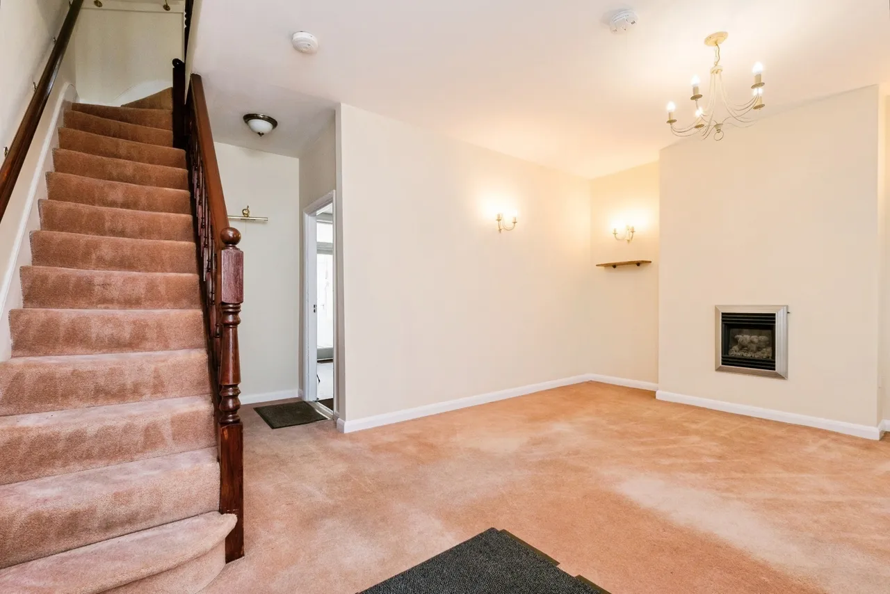 Bridge Road, East Ham, London, E6, photo 3