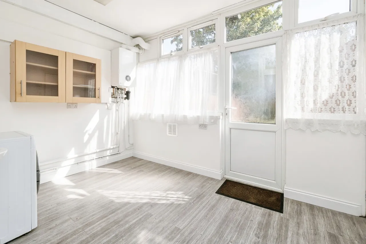 Bridge Road, East Ham, London, E6, photo 24