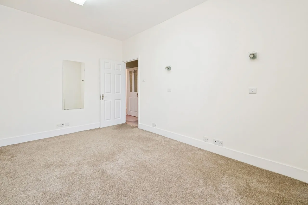 Bridge Road, East Ham, London, E6, photo 15