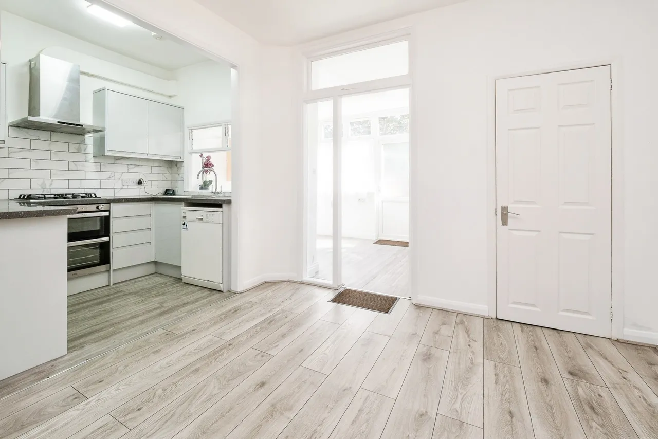 Bridge Road, East Ham, London, E6, photo 5