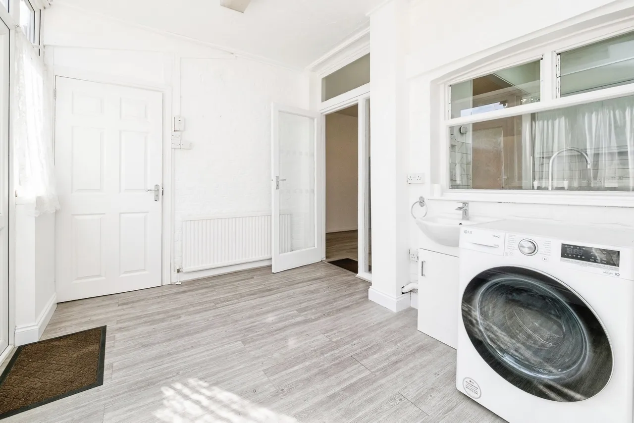 Bridge Road, East Ham, London, E6, photo 25