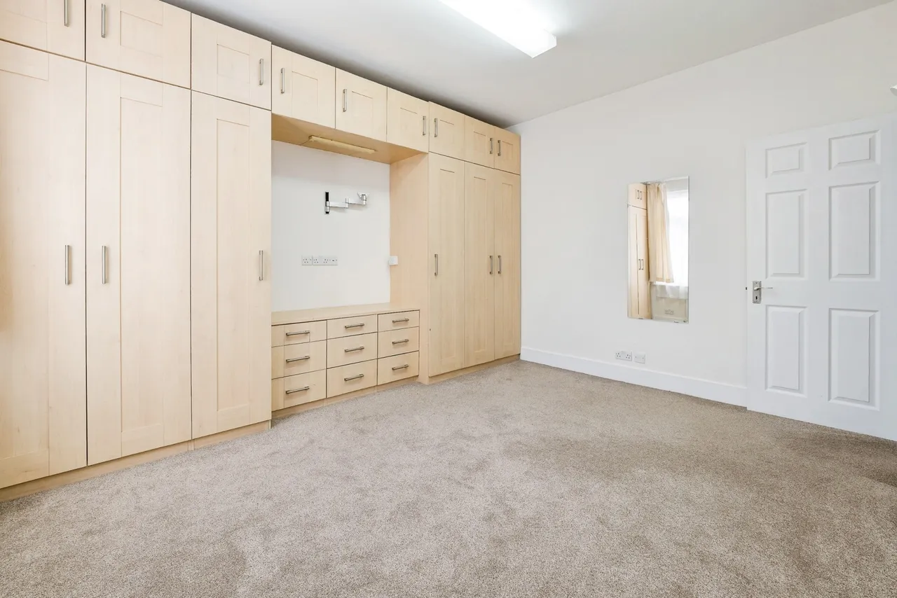 Bridge Road, East Ham, London, E6, photo 13