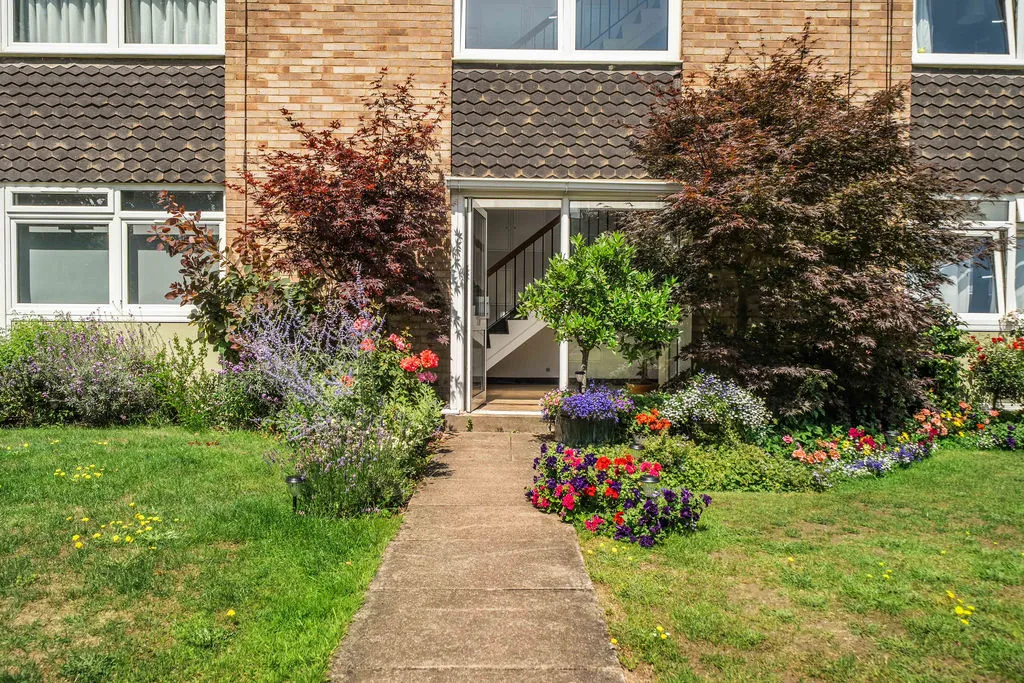 Trafalgar Drive, Walton-On-Thames KT12 1NZ, photo 11