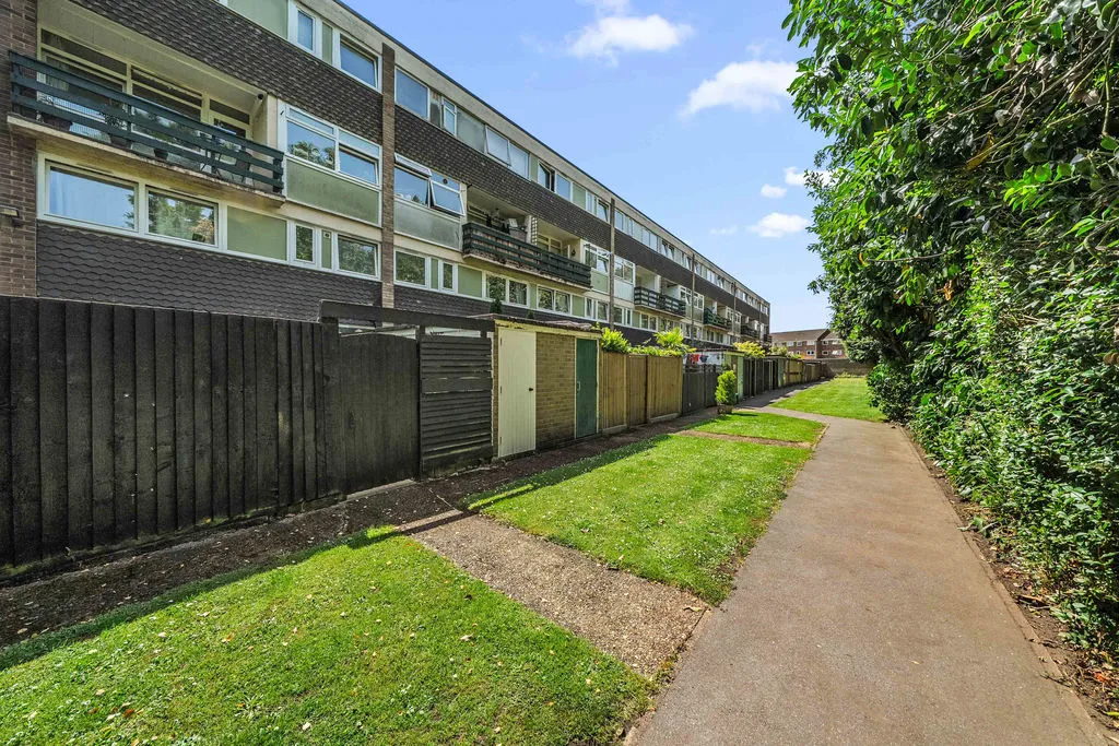 Trafalgar Drive, Walton-On-Thames KT12 1NZ, photo 12