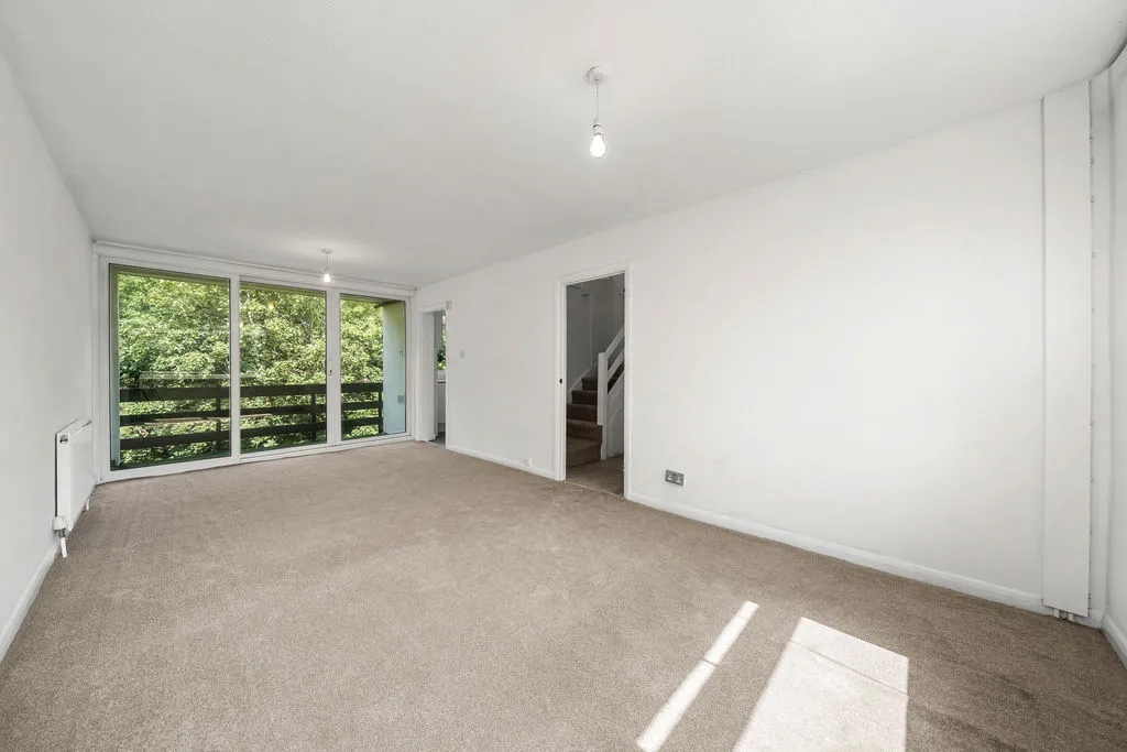 Trafalgar Drive, Walton-On-Thames KT12 1NZ, photo 5