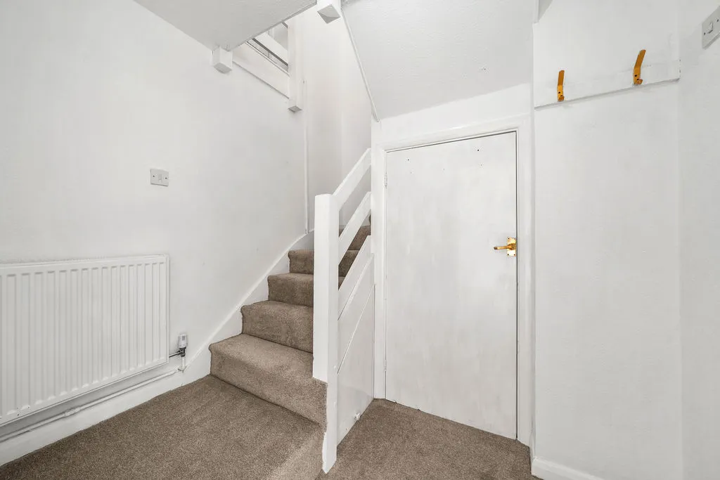 Trafalgar Drive, Walton-On-Thames KT12 1NZ, photo 6
