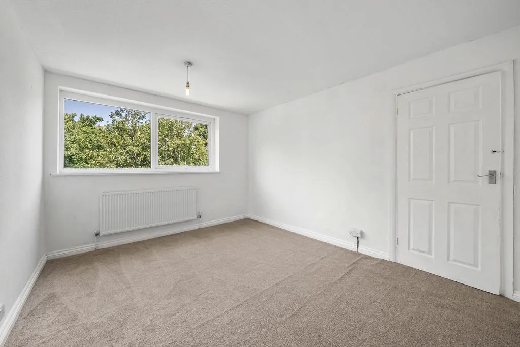 Trafalgar Drive, Walton-On-Thames KT12 1NZ, photo 8